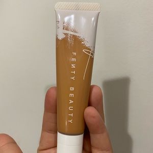 Fenty Beauty by Rihanna Hydrating Foundation